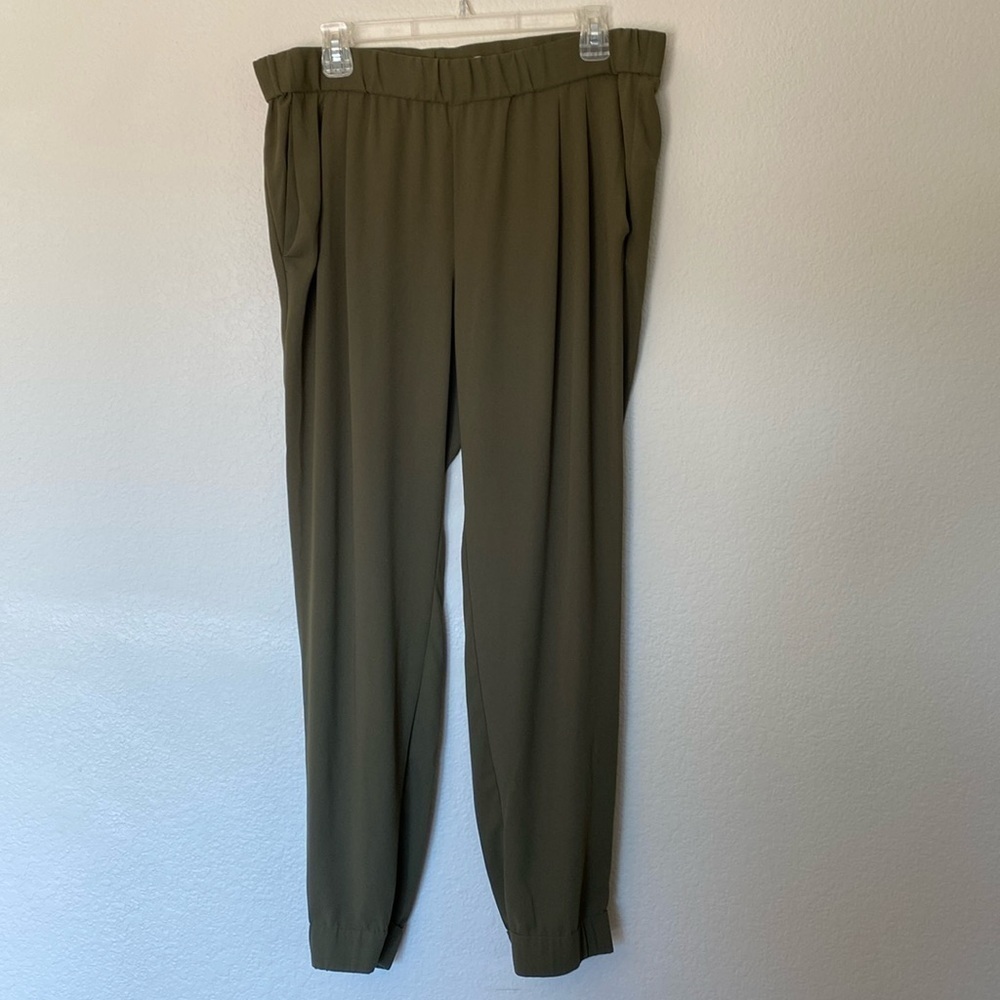 Banana Republic jogger slacks women’s 10 ten army green